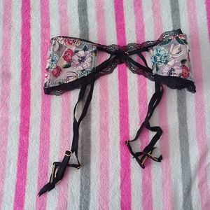 Victoria Secret Wild Roses Garter Belt